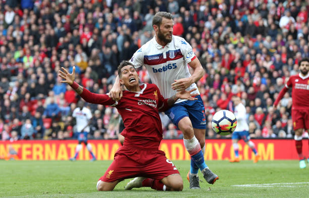 面对来自巴 面对来自巴